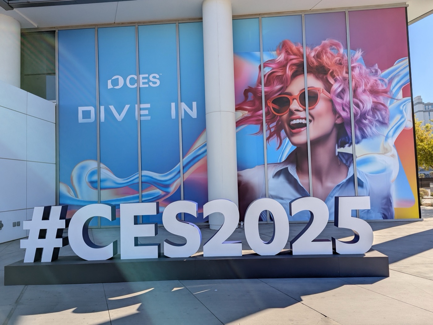 CES 2025会場前（ラスベガス）