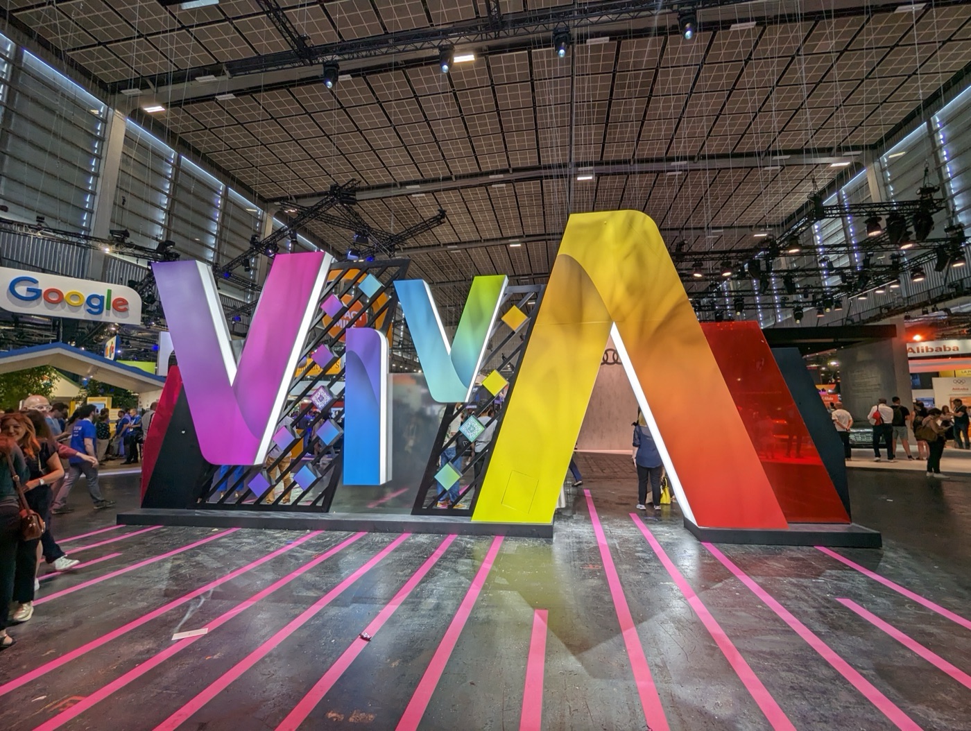 VivaTechnology会場（パリ）